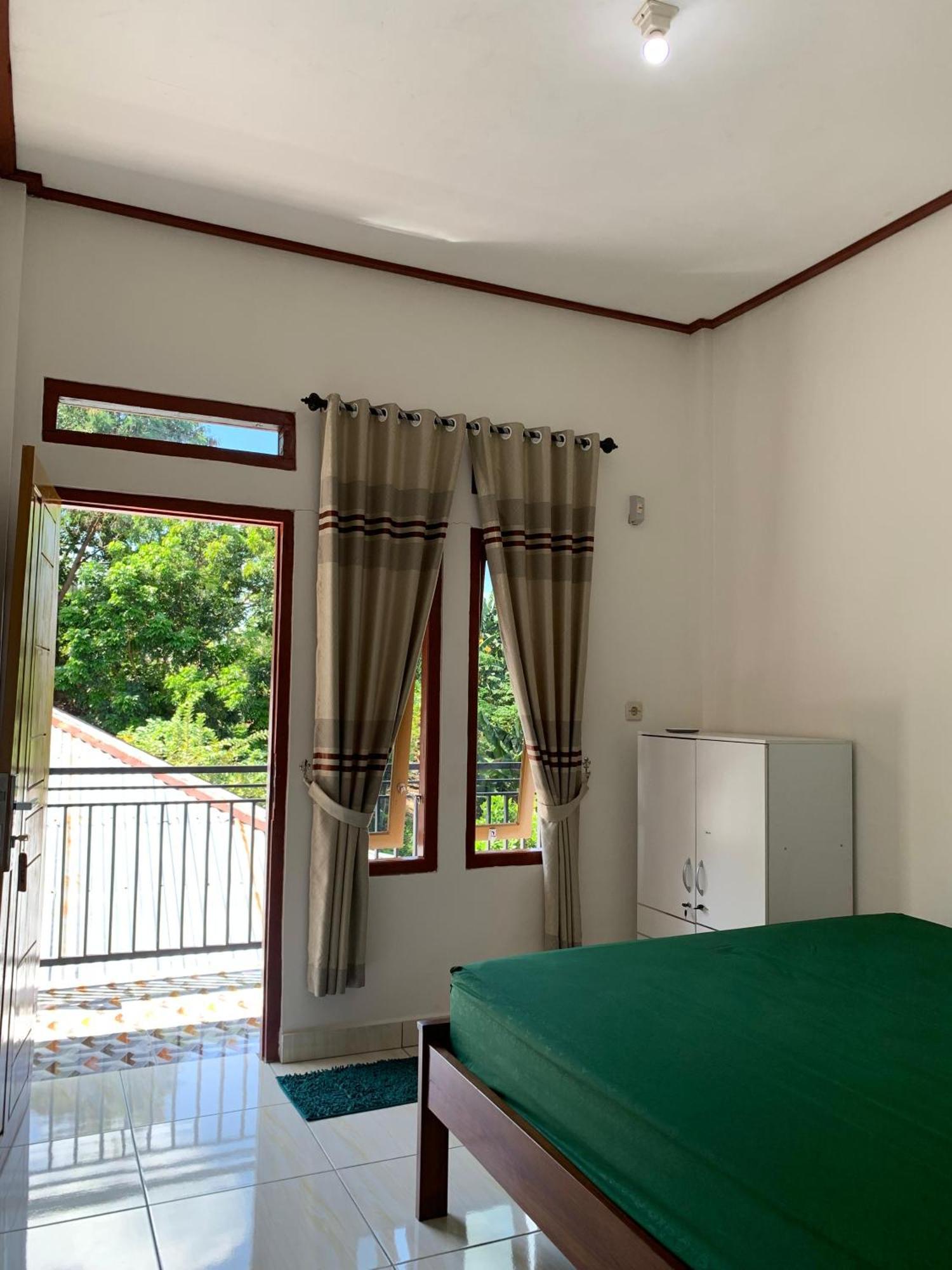Bertus Guesthouse 라부안 바조 외부 사진