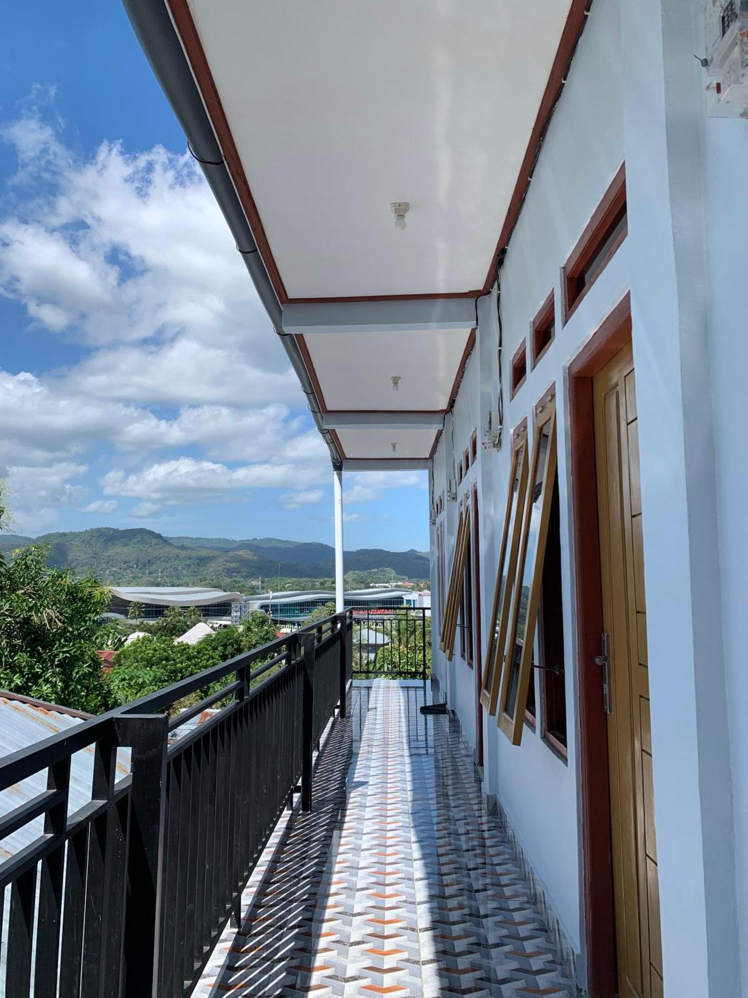 Bertus Guesthouse 라부안 바조 외부 사진